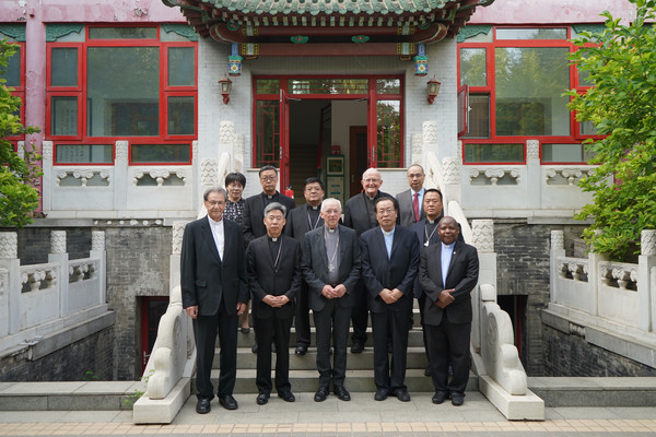 Kardinaal De Kesel en de Belgische delegatie worden ontvangen door Chinese bisschoppen Li Shan en Shen Bin 