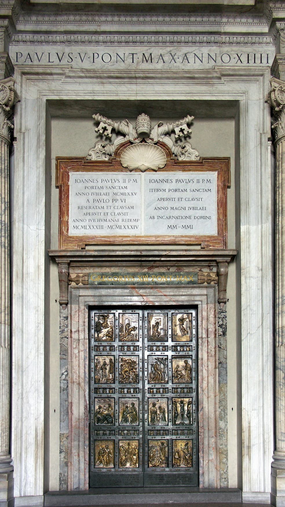 Heilige deur van de Sint-Pietersbasiliek in Rome 