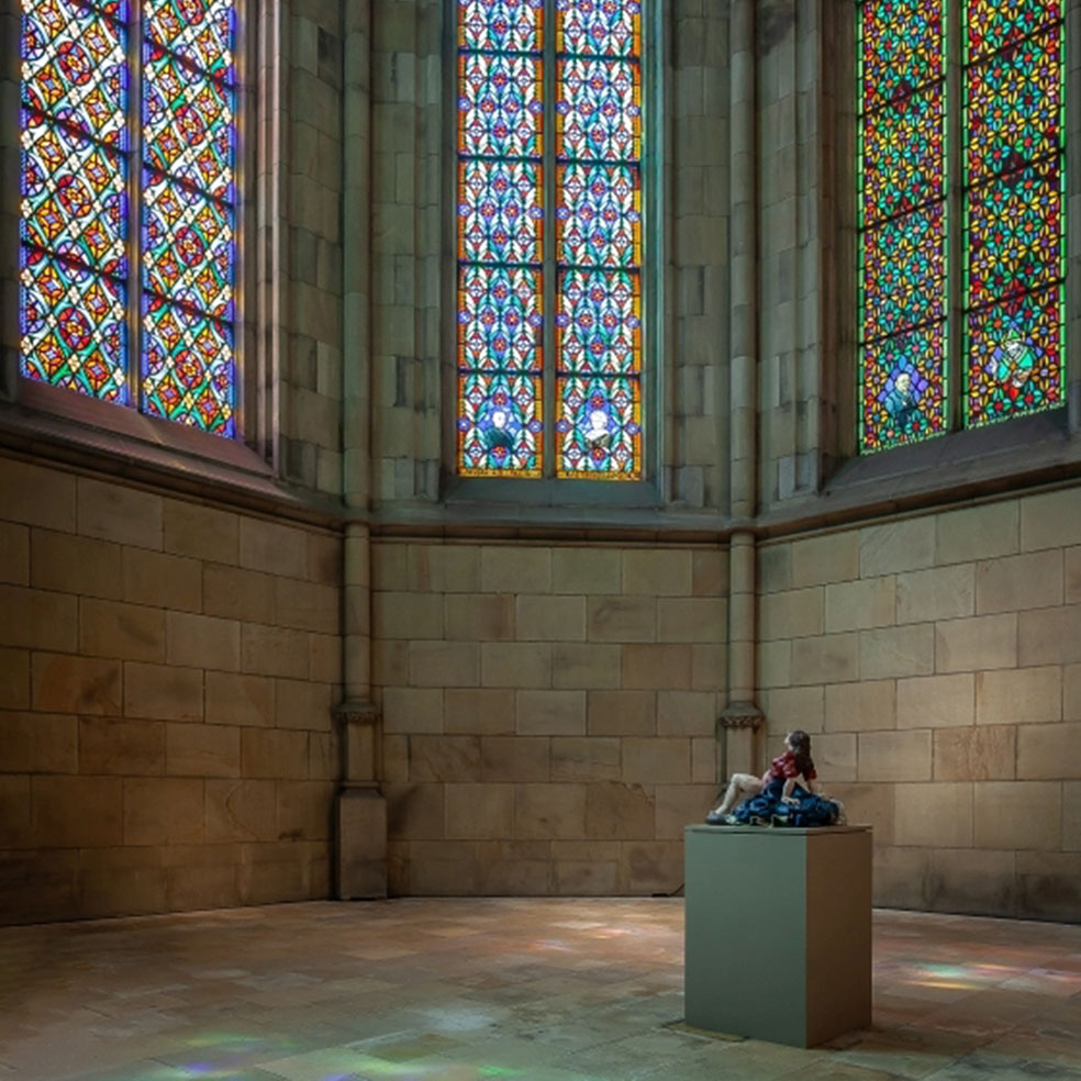 Het beeld 'Crowning' (kroning) van kunstenares Esther Strauss toonde een barende Maria in de kunstkamer van de kathedraal van Linz