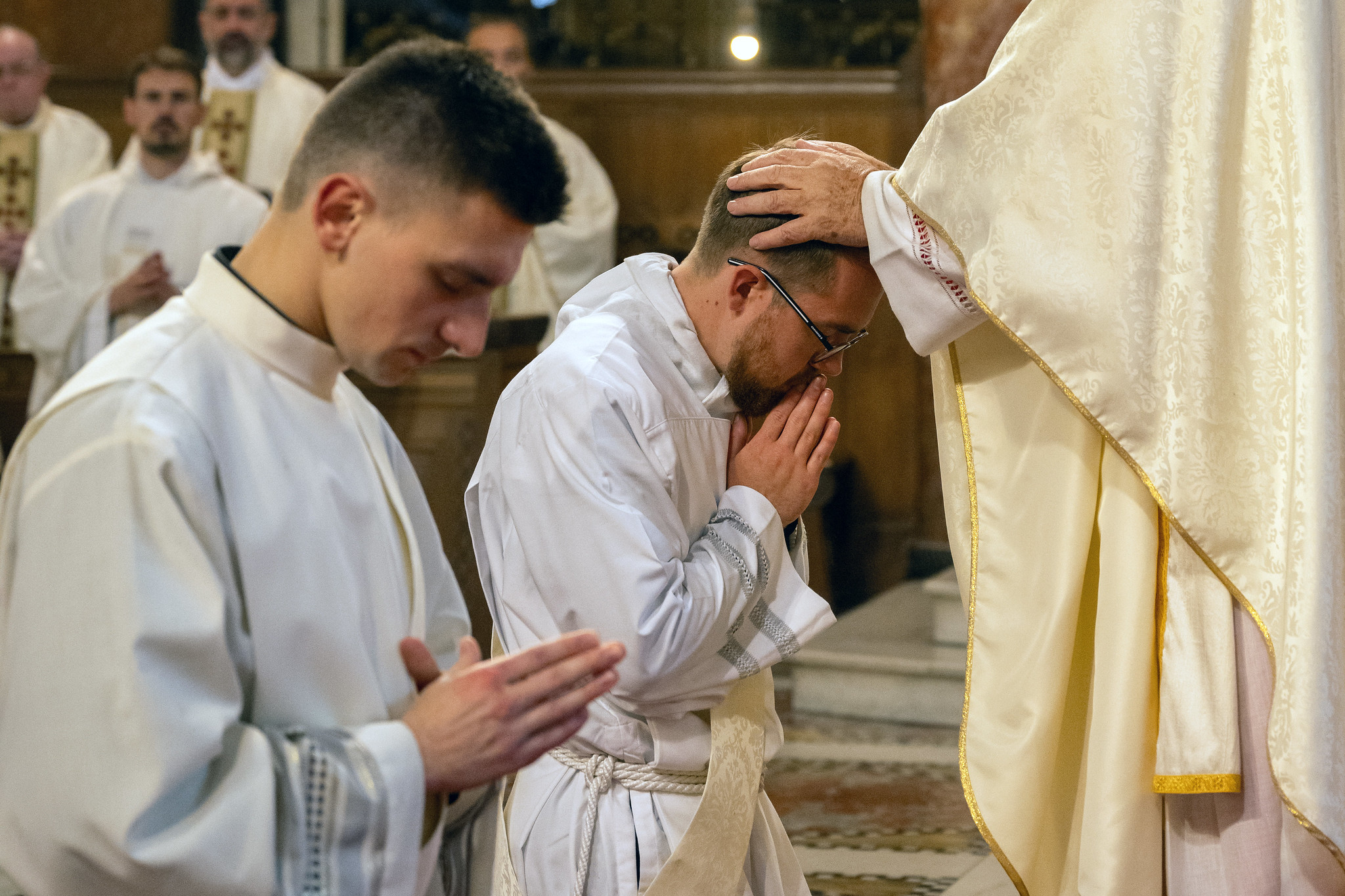 Jonge priesters worden gewijd in Westminster Cathedral op 29 juni 2024