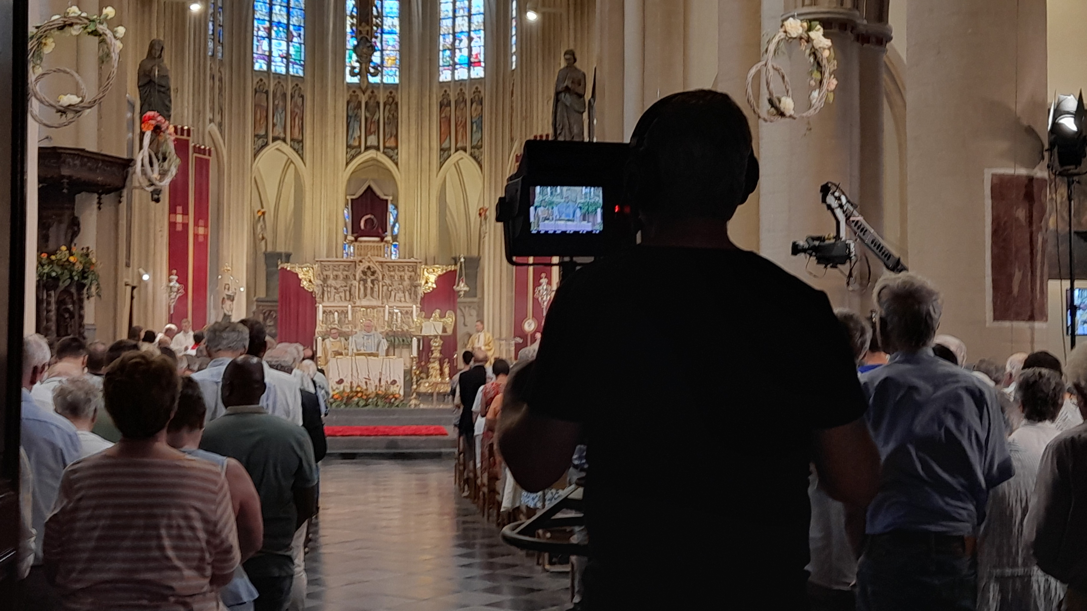 De televisieviering kwam rechtstreeks vanuit de Sint-Quintinuskathedraal in Hasselt.