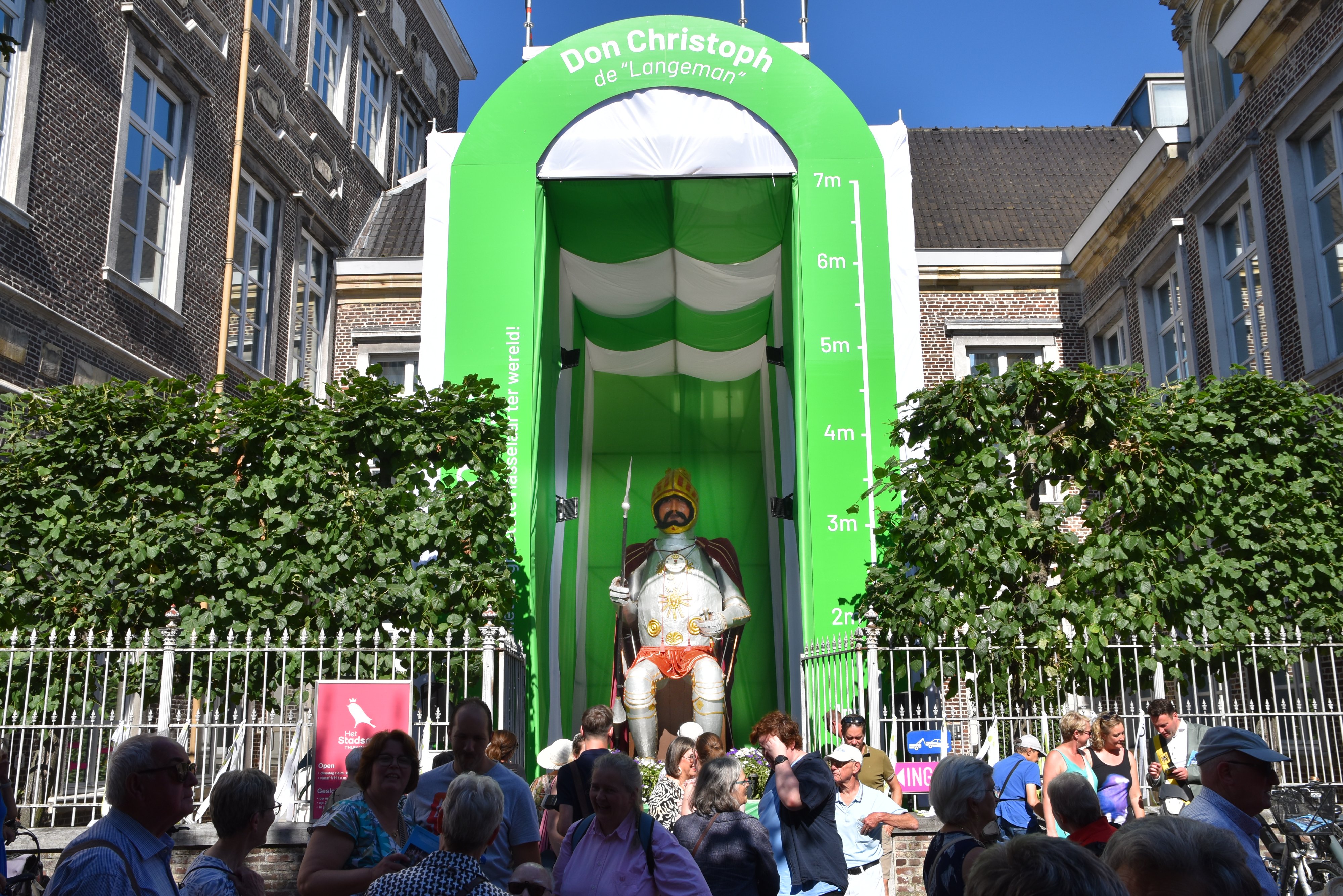 De Langeman van Hasselt werd onthuld aan Het Stadsmus. Op 19 augustus trekt hij door de stad.