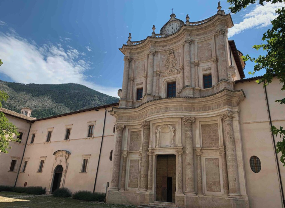 De monumentale abdij Santo Spirito al Morrone