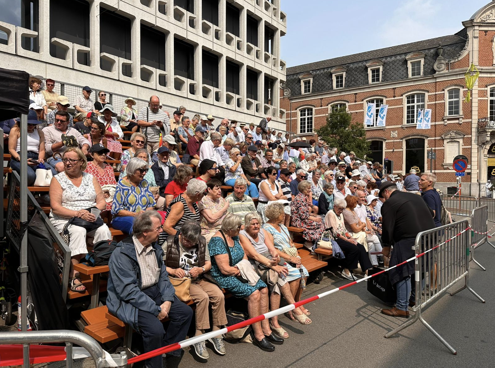 Bijna 100 lokale medewerkers van Kerk & Leven, afkomstig uit heel Vlaanderen, gingen immers in op de uitnodiging van Otheo om de tweede ommegang ter plekke te beleven. 