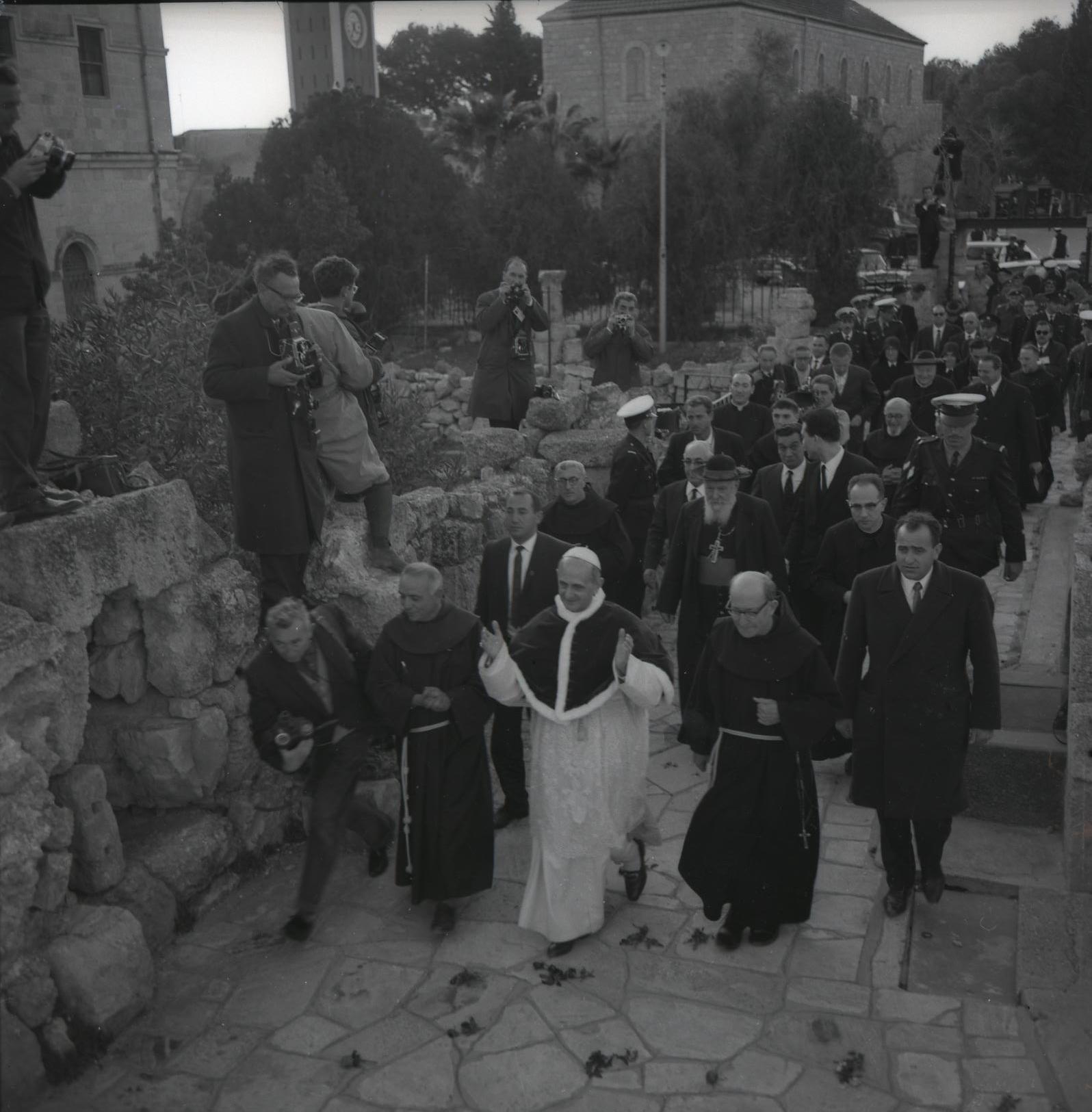 Paus Paulus VI tijdens zijn historische bezoek aan de Taborberg in Israël. 