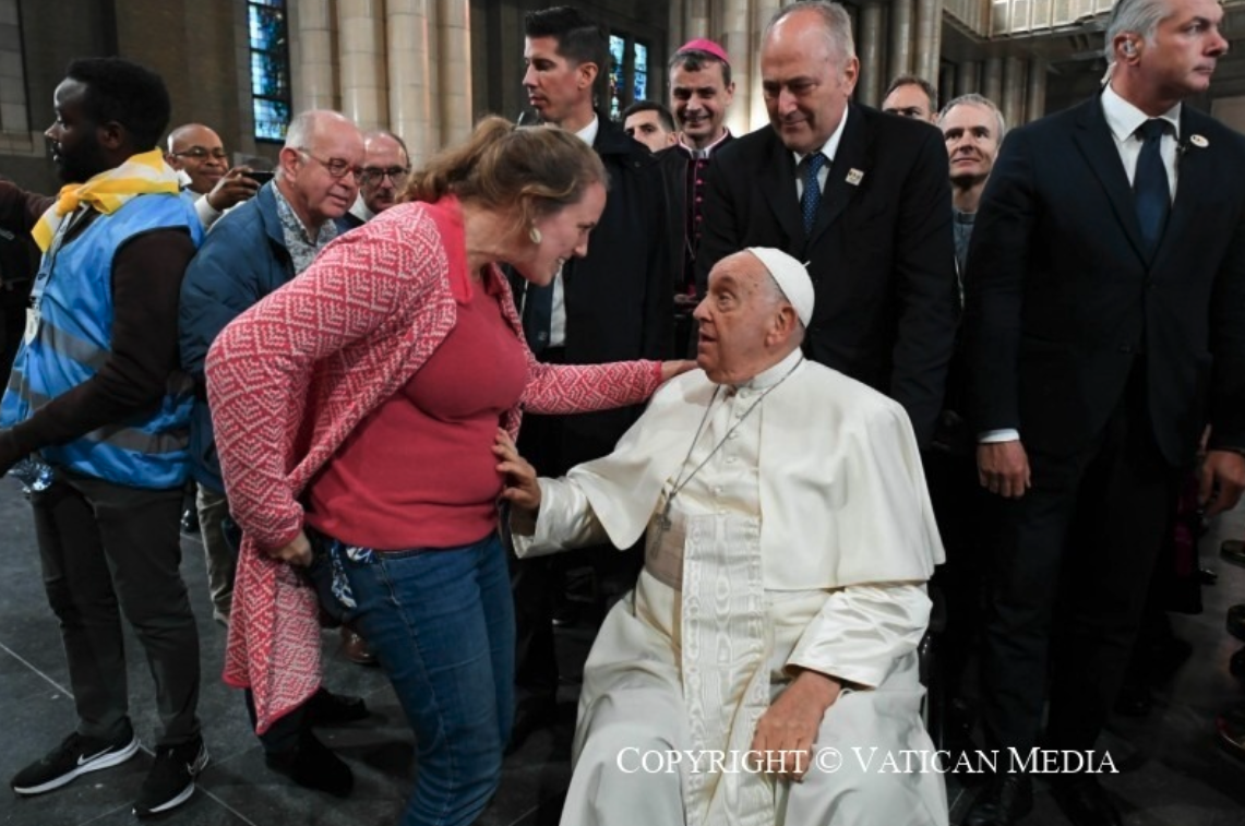 Delphine De Marnix met paus Franciscus.