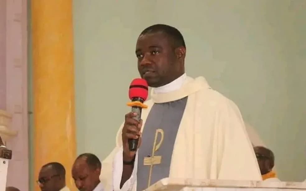 Priester Thomas Oyode, rector van het kleinseminarie van de Onbevlekte Ontvangenis in Agenebode, in het zuiden van Nigeria