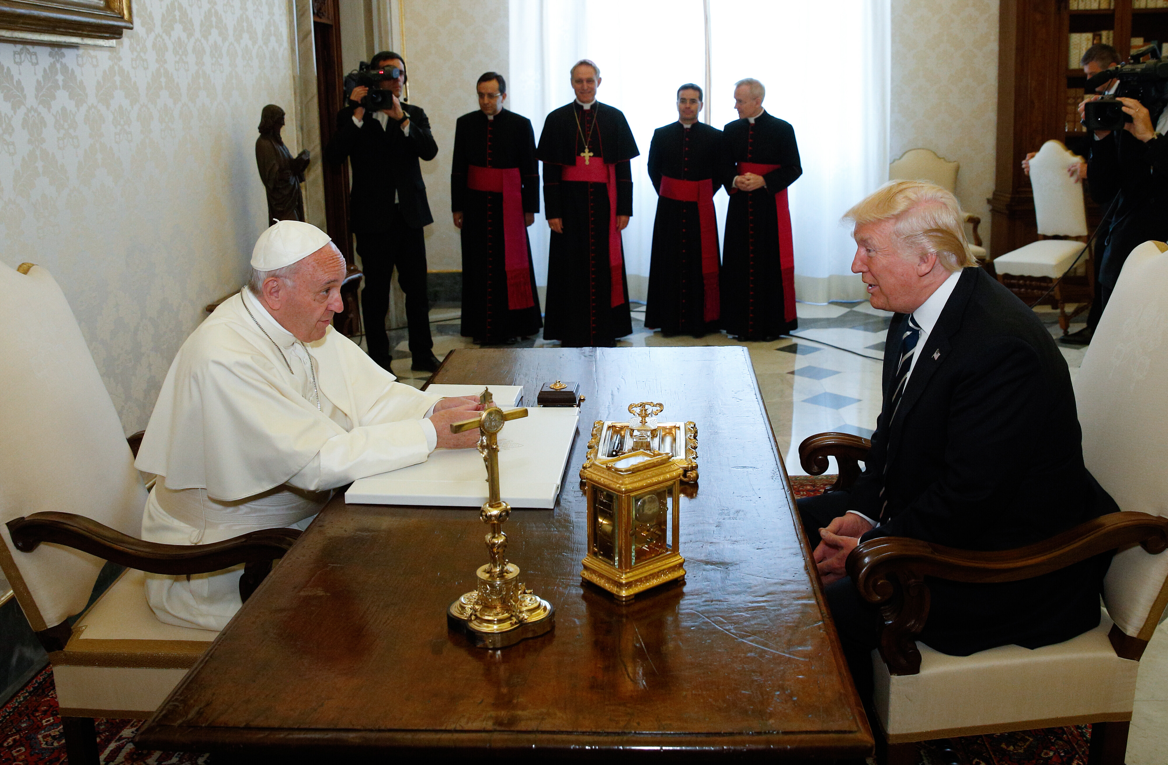 Trump op bezoek bij paus Franciscus in mei 2017, aan het begin van Trumps eerste ambtstermijn. 