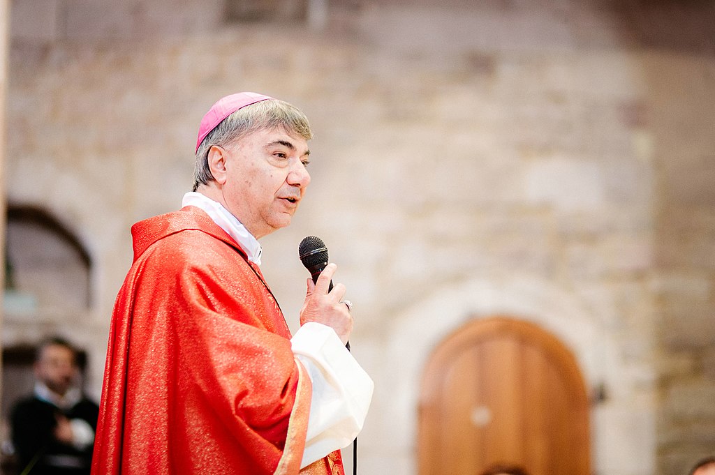 Archieffoto van bisschop Domenico Battaglia in 2018