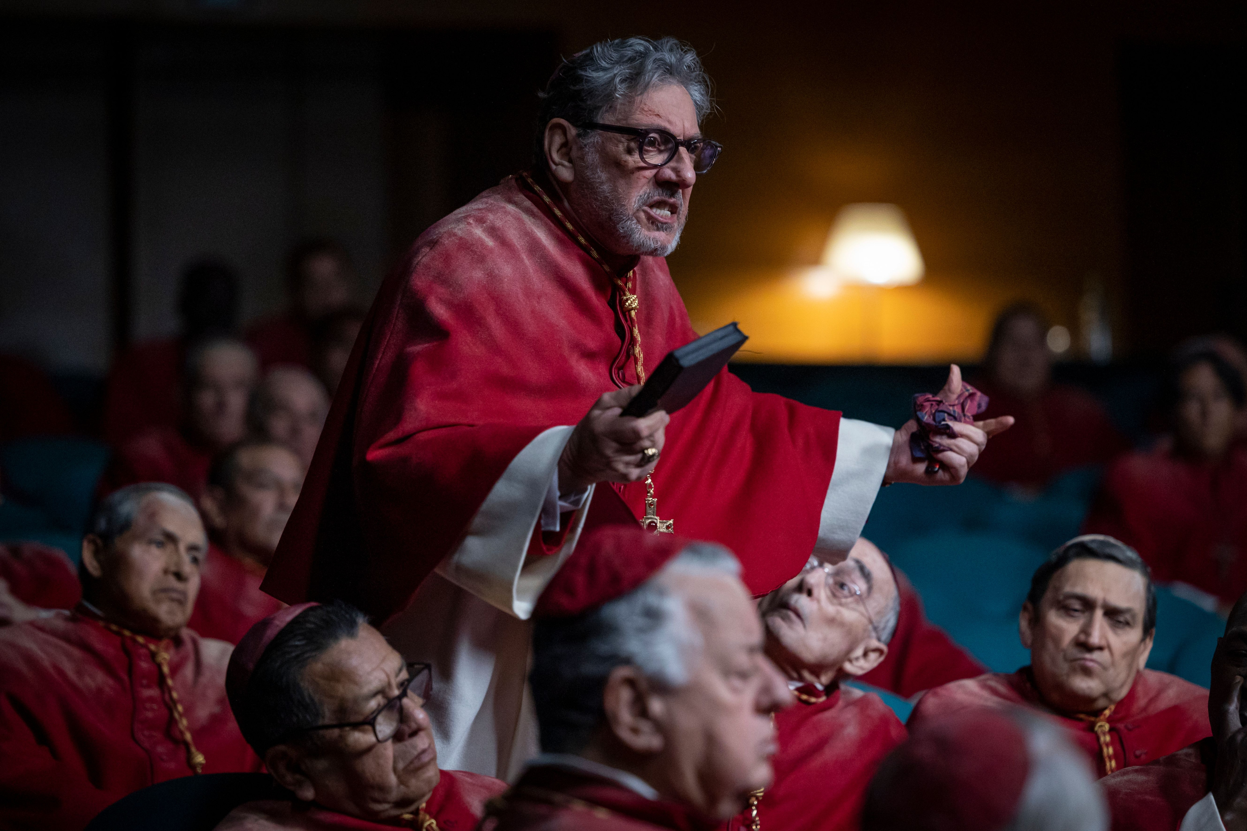 Kardinaal 'Tedesco' in een woede-uitbarsting in de film 'Conclave'.