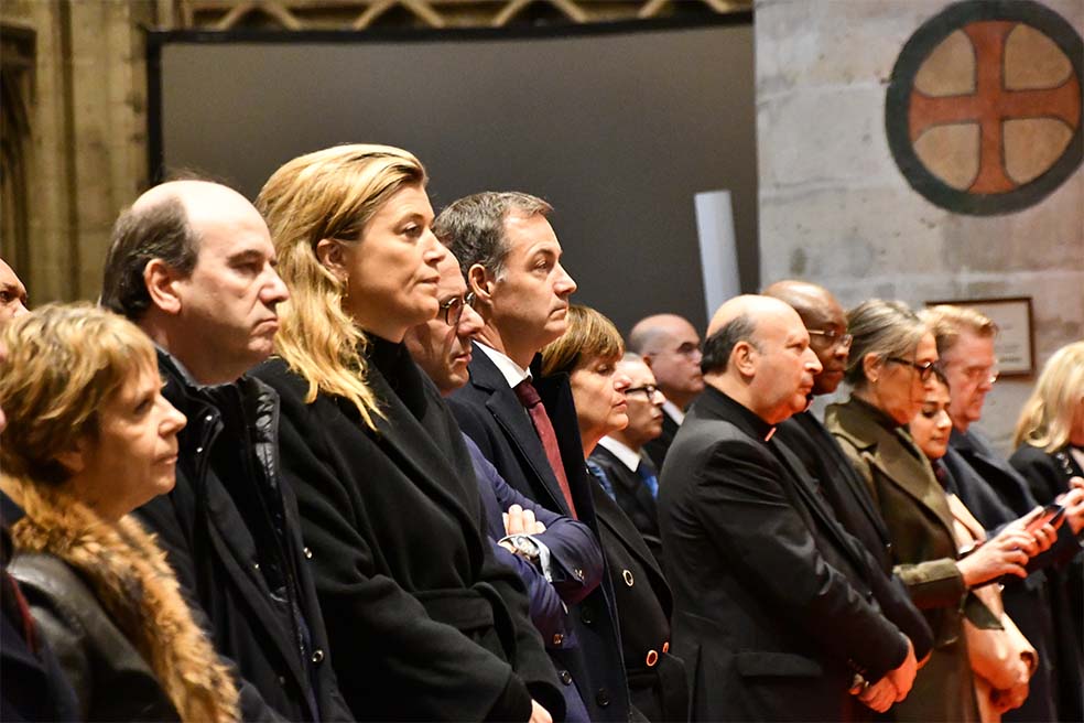 Aftredend minister van Binnenlandse Zaken Annelies Verlinden, aftredend minister van Landbouw en KMO's David Clarinval, aftredend premier Alexander De Croo en senaatsvoorzitter Valerie De Bue