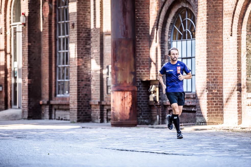 Behalve aan marathons neemt pater Tobias Breer ook deel aan ultralopen over afstanden langer dan een marathon