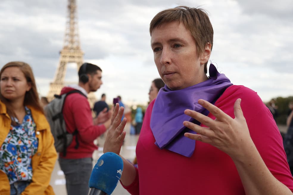 De feministische activiste Caroline De Haas is medeoprichter van de Egaé-groep die het luisteronderzoek voor Emmaüs France uitvoerde, archieffoto uit 2019