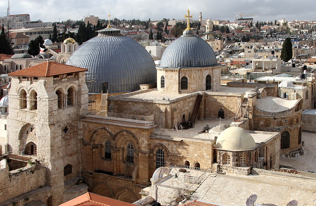 Patriarch Pizzaballa deed zijn video-oproep vanuit de Basiliek van het Heilig Graf in Jeruzalem