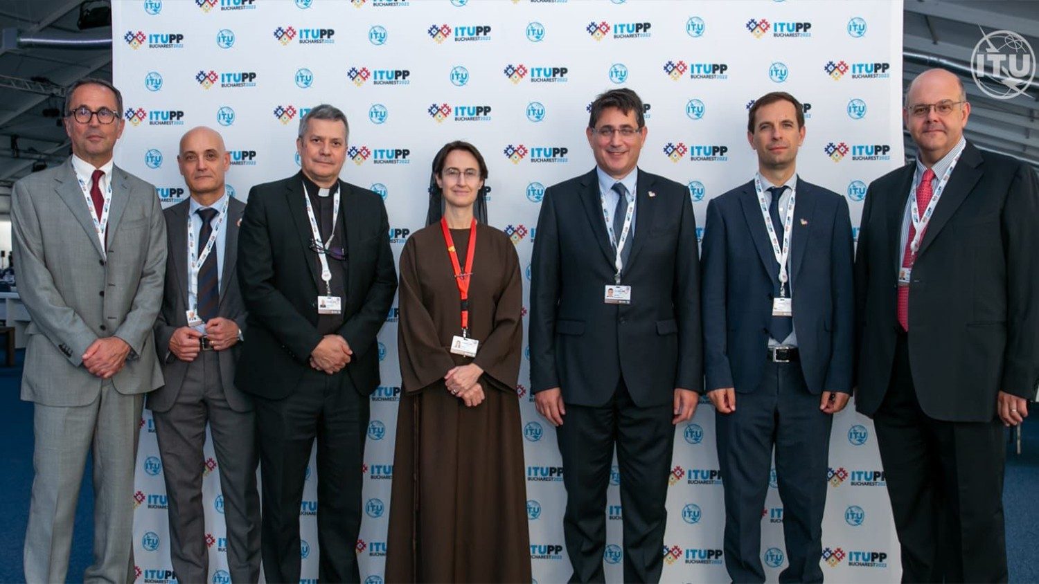 Zr Raffaella Petrini met andere delegatieleden van het Vaticaan op een VN-top over digitale technologie in 2022.