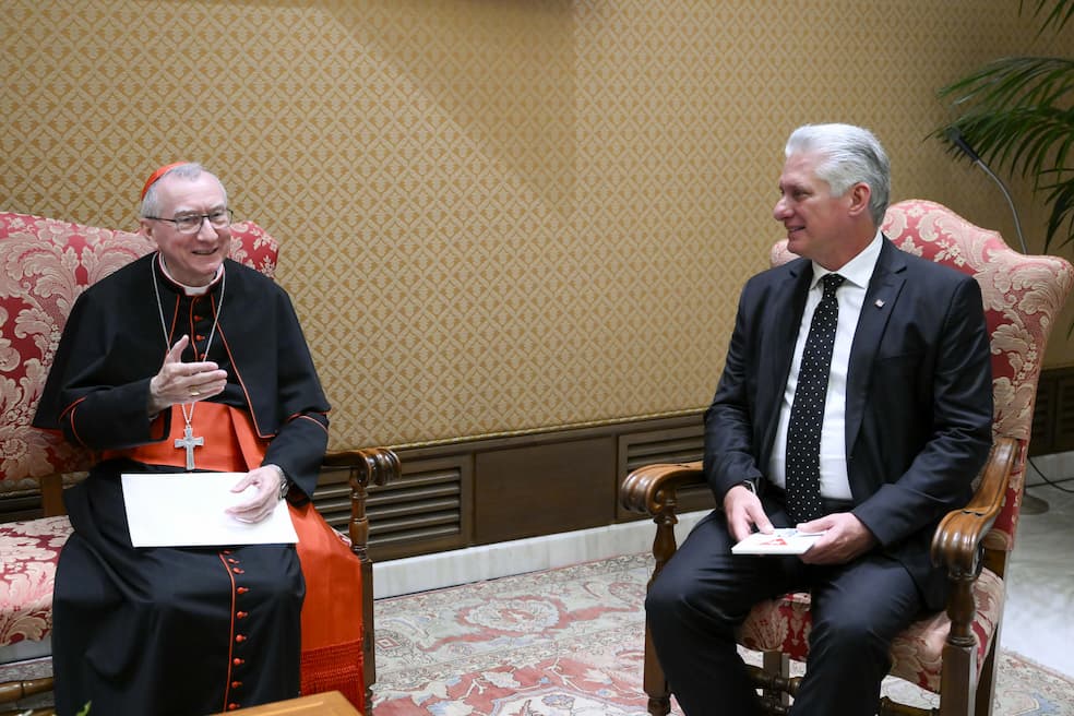 Staatssecretaris van het Vaticaan, kardinaal Pietro Parolin, ontmoet de Cubaanse president Miguel Díaz-Canel in 2023 