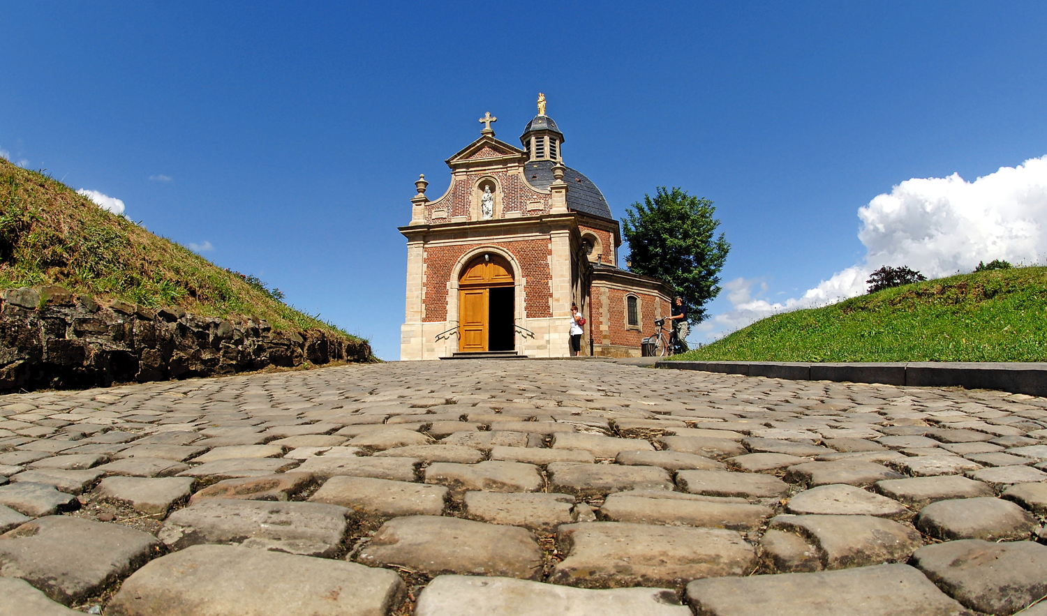 Een van de blikvangers onderweg is de befaamde Muur van Geraardsbergen. © Stad Geraardsbergen