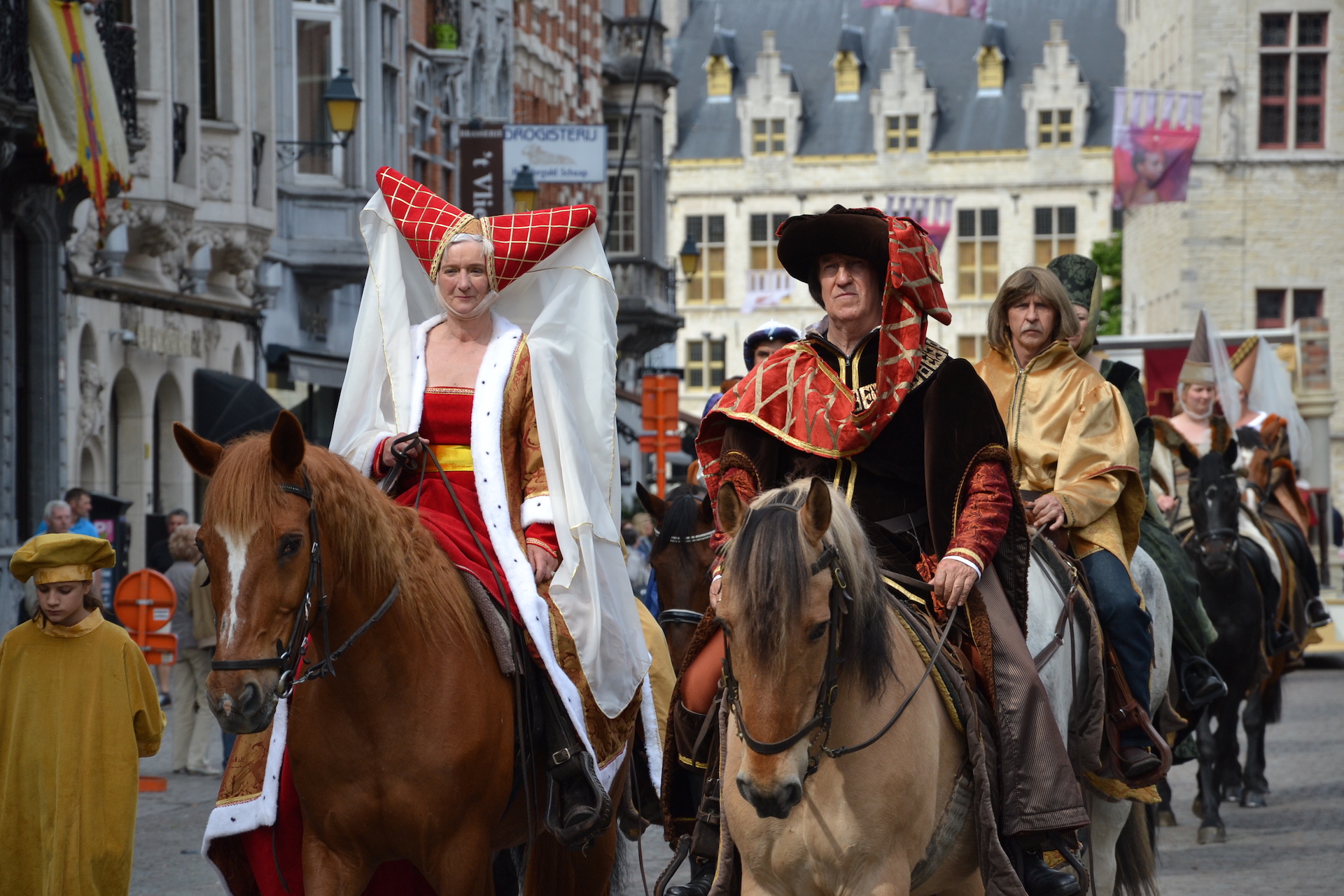 De Hanswijkprocessie is een kleurrijk en toch ook religieus spektakel. © Frieda Van Vaeck