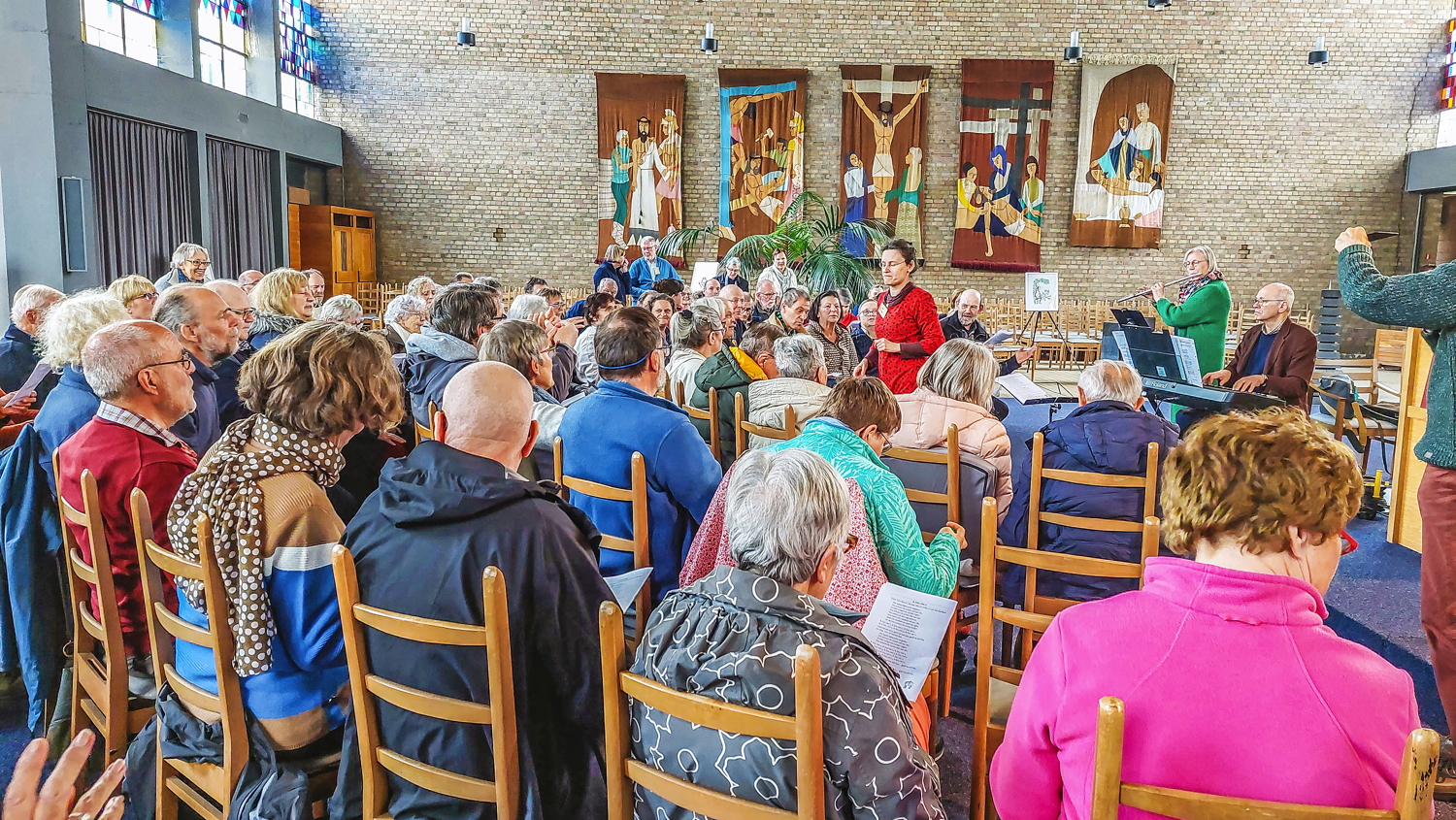 Verbindend zingen in het Trudocentrum. De pastorale eenheid experimenteert met Verbindend zingen in het Trudocentrum. De pastorale eenheid experimenteert met meerdere nieuwe vormen van samenkomen. © RV