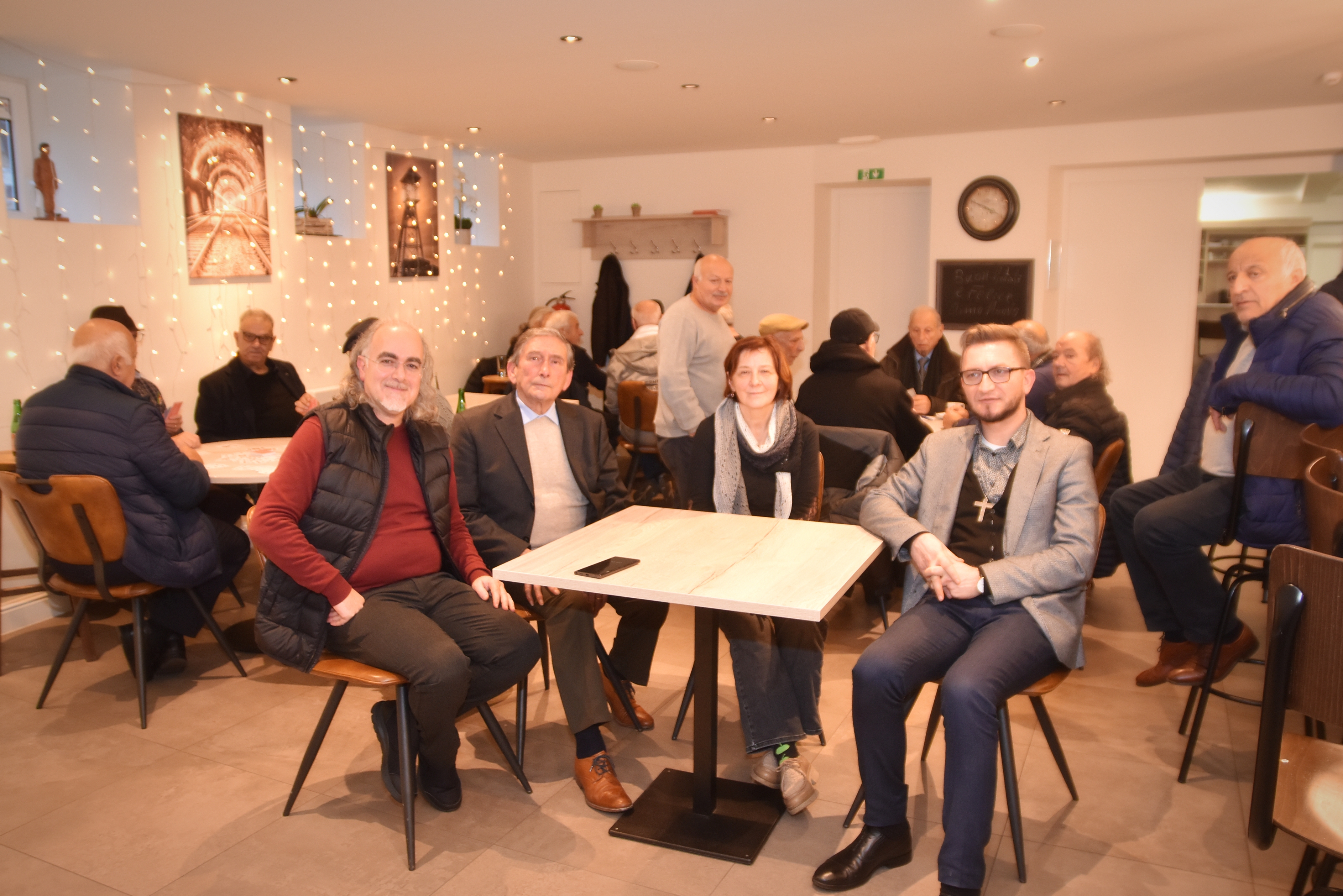 Genkse verscheidenheid aan één tafel: Don Gregorio Aiello, Renier Hellings, Basia Stefanski-Malecki en Lyubomyr Sitko. © Tony Dupont