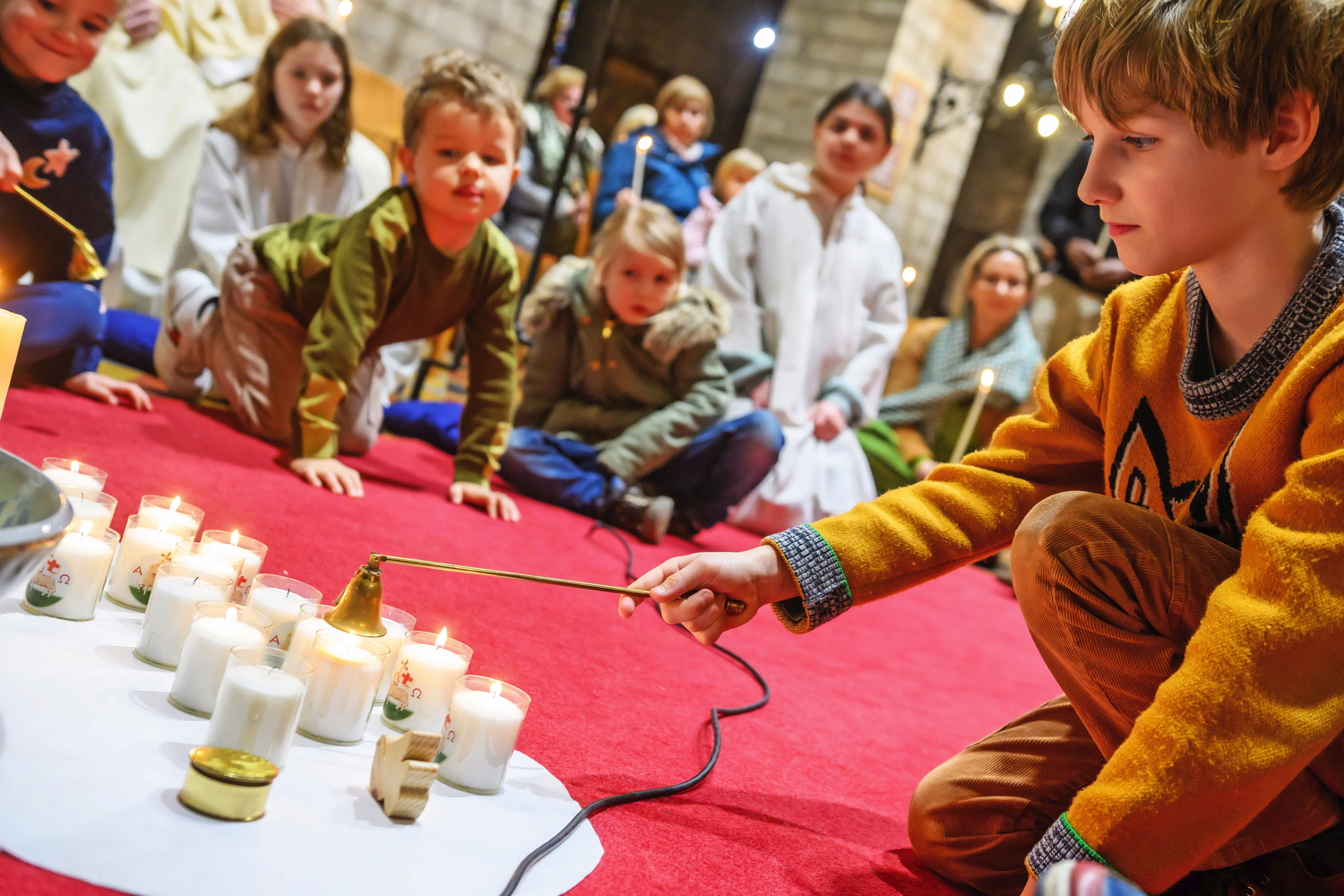 Lichtmis in de Oasekerk. Kan dit gebouw een betere passende jas worden voor deze gemeenschap? © Jozefien Van Huffel