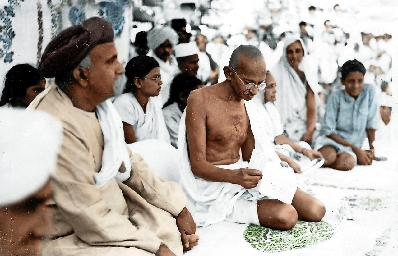 Gandhi predikte geweldloosheid als wapen tegen onrechtvaardigheid. © Belga Image