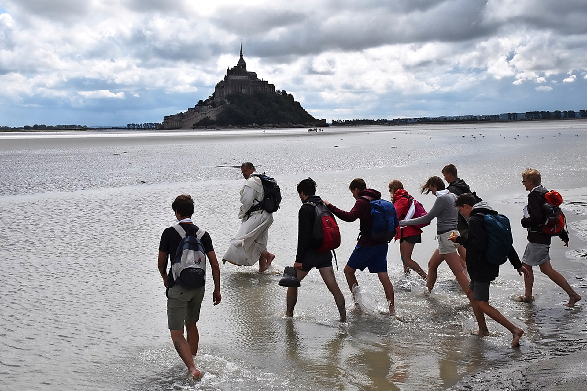 De voettocht naar de Mont Saint-Michel was een hele belevenis. © Karel Stautemas