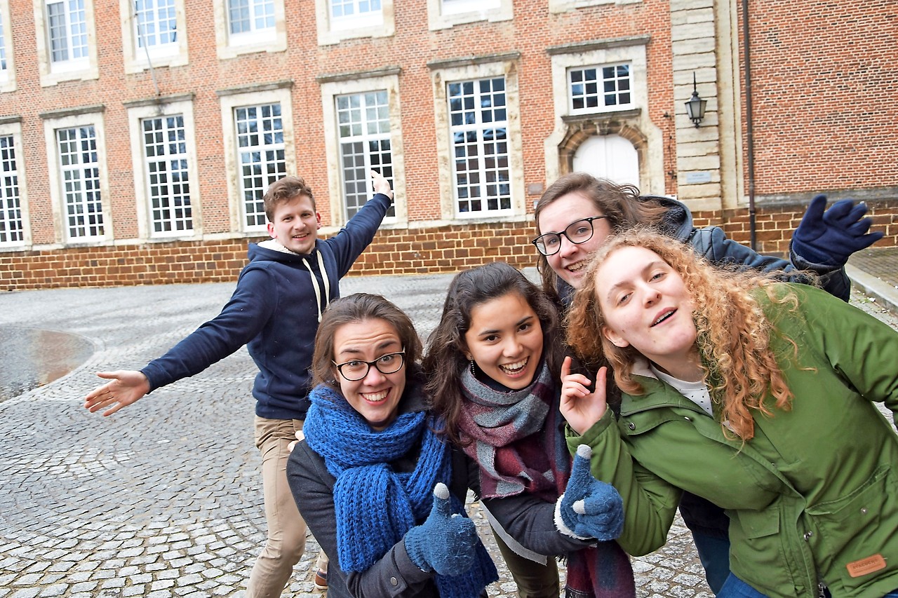 Simon Vyaene en de andere leden van de Sint-Michielsbeweging maken ook tijd voor het studentenleven. © Lode Vandeputte