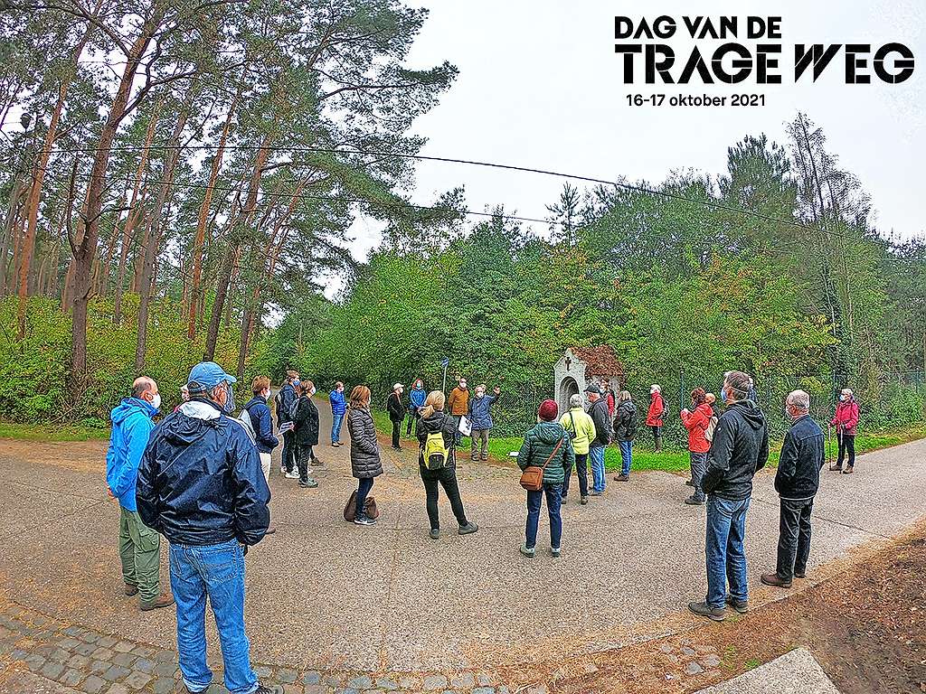 Trage wegen leiden vaak langs veld- en kerkwegels en vertellen veel over de eigenheid van een dorp of regio. © Trage Wegen vzw