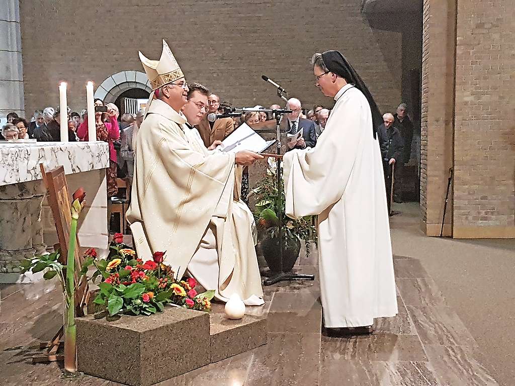 Zuster Katharina – hier bij haar inzegening tot abdis van de abdij van Brecht – is de eerste spreker. © Ilse Van Halst