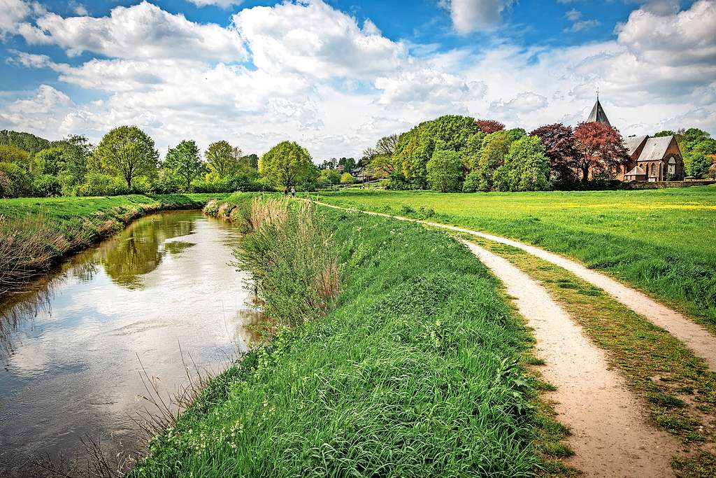 De pelgrimswegen naar Scherpenheuvel leiden langs pittoreske plaatsen in de Demervallei. © Lander Loeckx