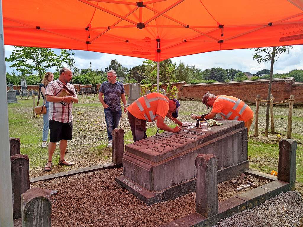 Vlaams-Brabant ondersteunde de restauratie van graftekens op het kerkhof van Bekkevoort. © Provincie Vlaams-Brabant