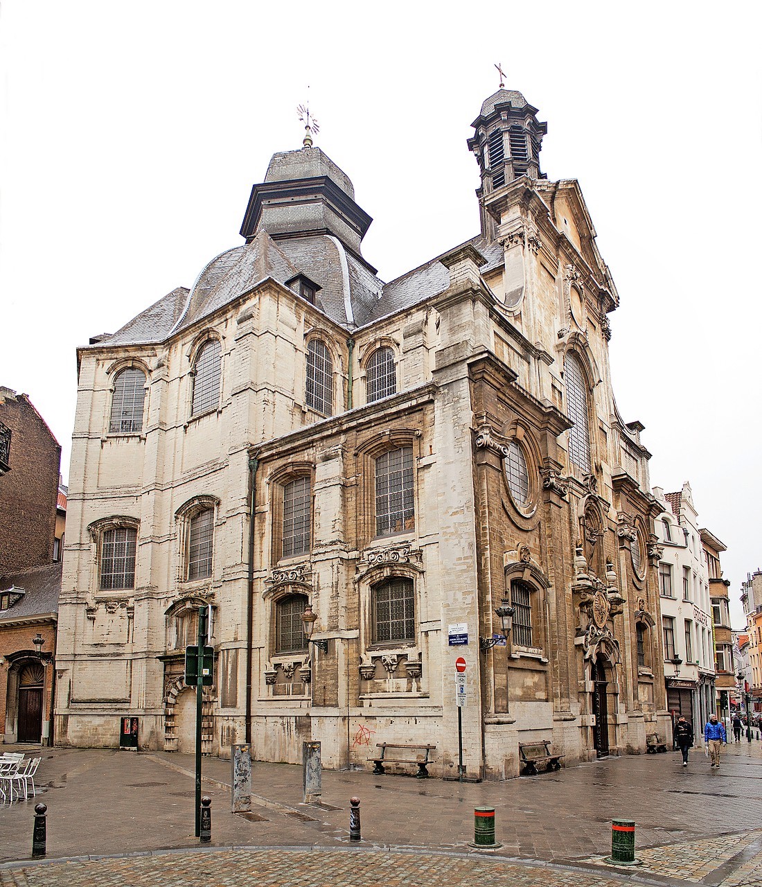 De stilte en energie van de Goede Bijstandkerk in Brussel draagt bij tot het succes van de training. © Johan Bakker