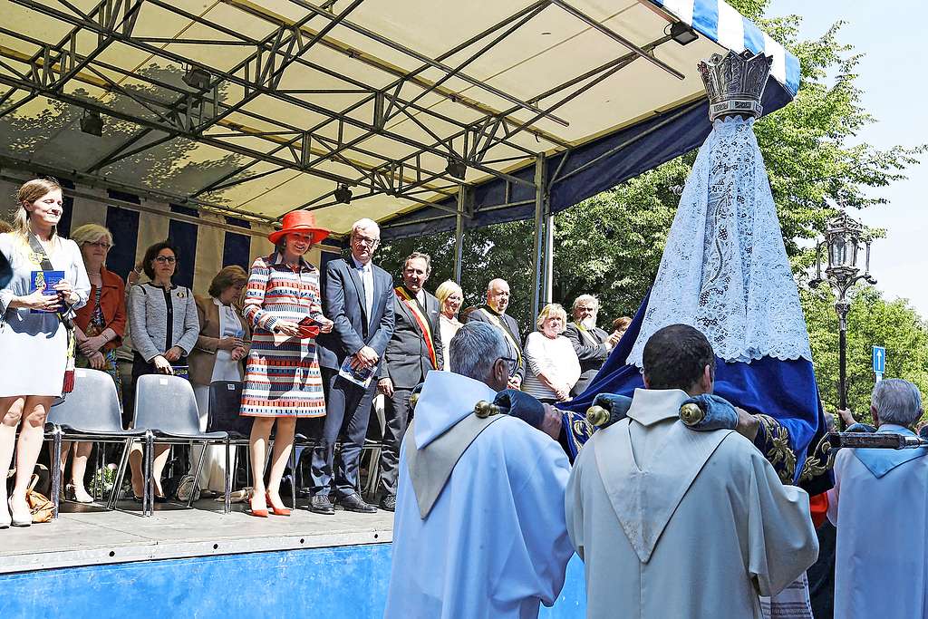 In 2018 was koningin Mathilde een aandachtige toeschouwer tijdens de vorige Mariaprocessie in Halle. © Nicolas Maeterlinck