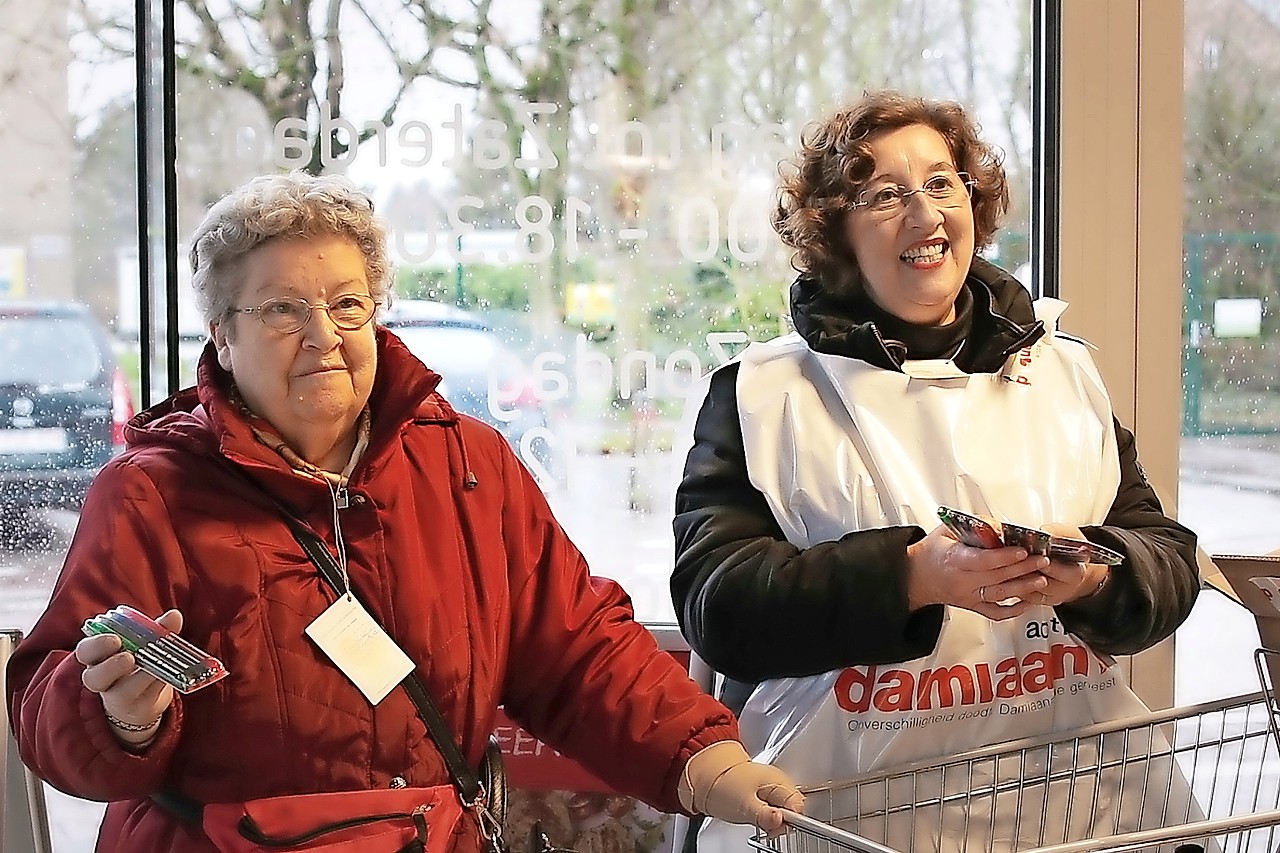 Sonia Crabbé (rechts) zet zich al dertig jaar in voor Damiaanactie. © Damiaanactiegroep Tremelo