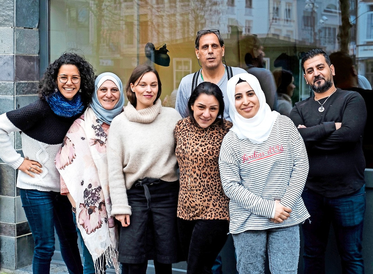 Het team van MinAlbi brengt met het pop-up restaurant een positieve boodschap van veerkracht. © Yara Al-Abid