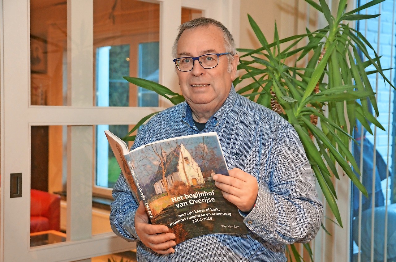 Piet Van San bestudeerde elf jaar lang de geschiedenis van de Overijsese begijnen en hun begijnhof. © Tony Dupont