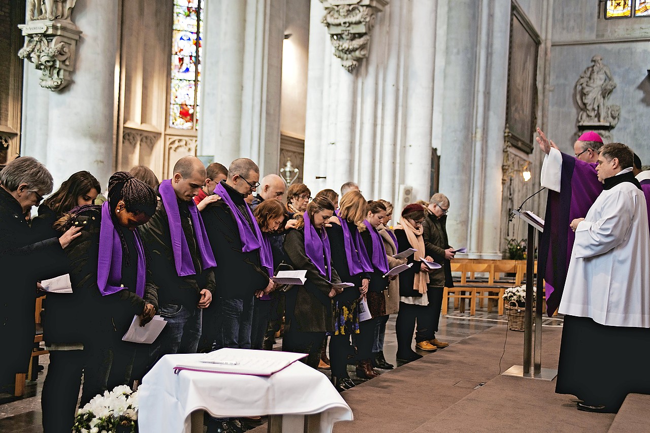 De catechumenen tijdens hun naamopgave en uitverkiezing in Mechelen. © Chantal Lemmens