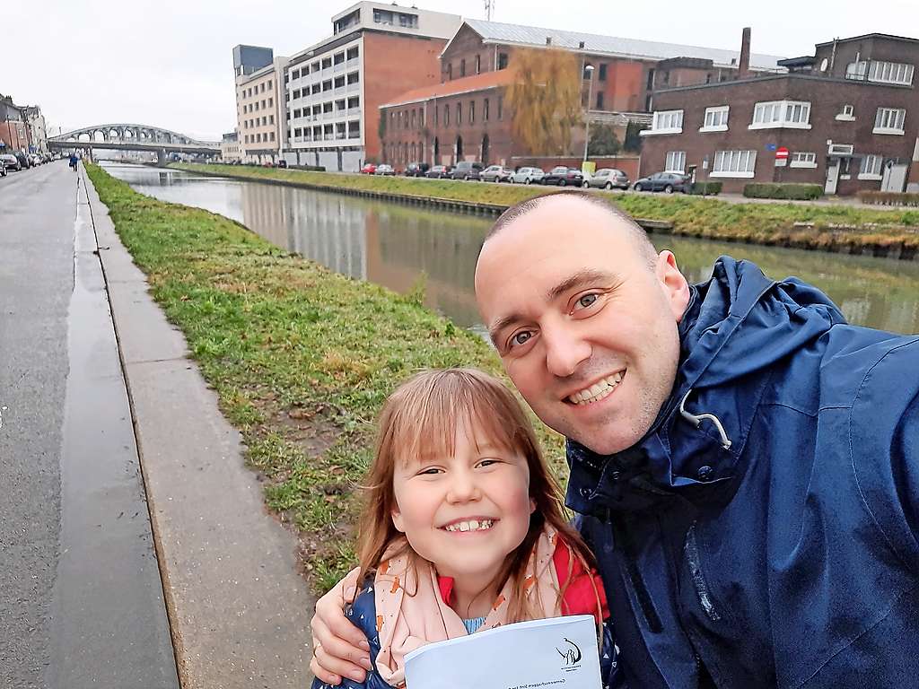 De zevenjarige Janne Gordts legde samen met haar vader de zoektocht af. © Stef Gordts