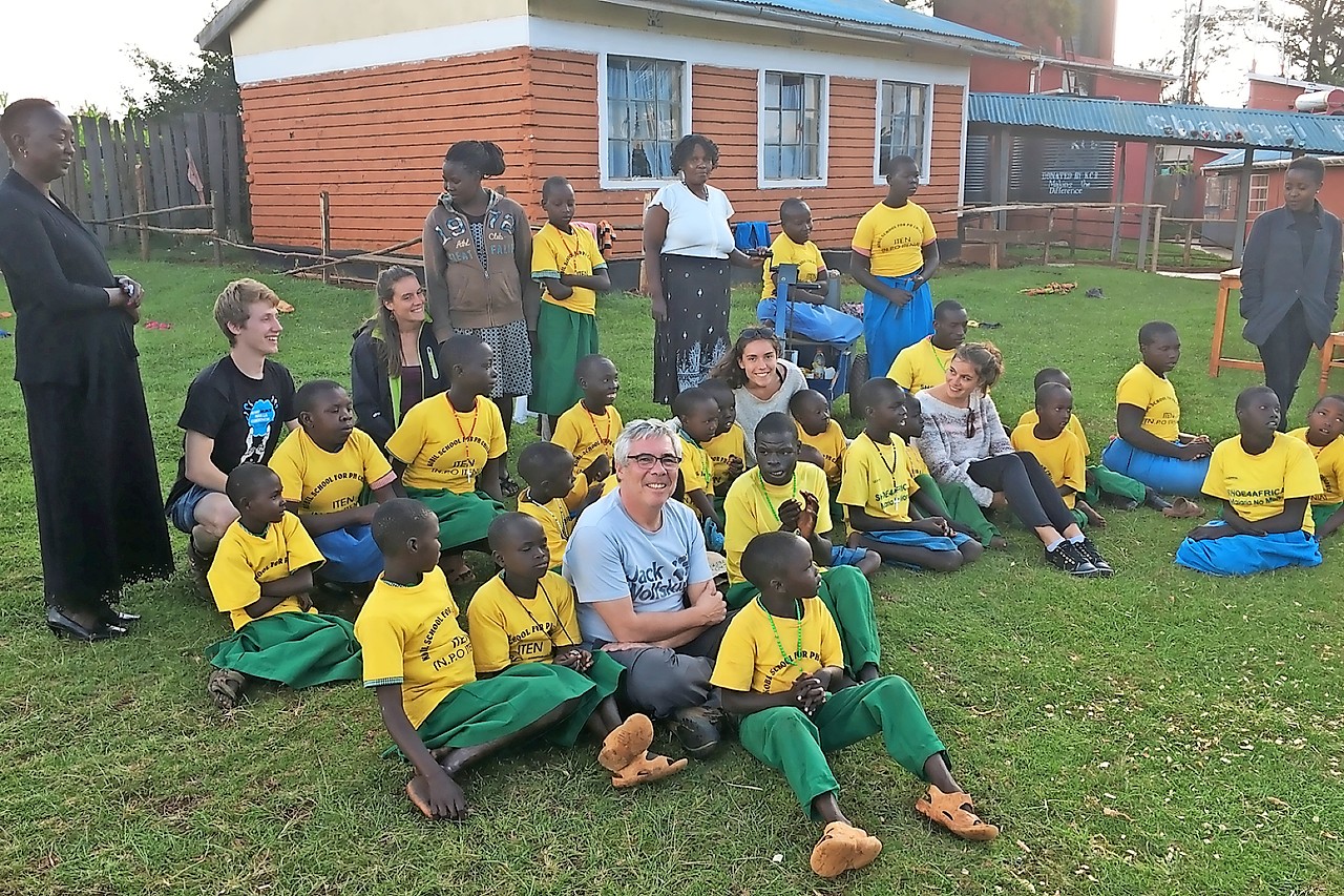 Eddy De Nil bouwde in Kenia een huis waar kinderen met een beperking worden opgevangen. © vzw Caprioolkinderen