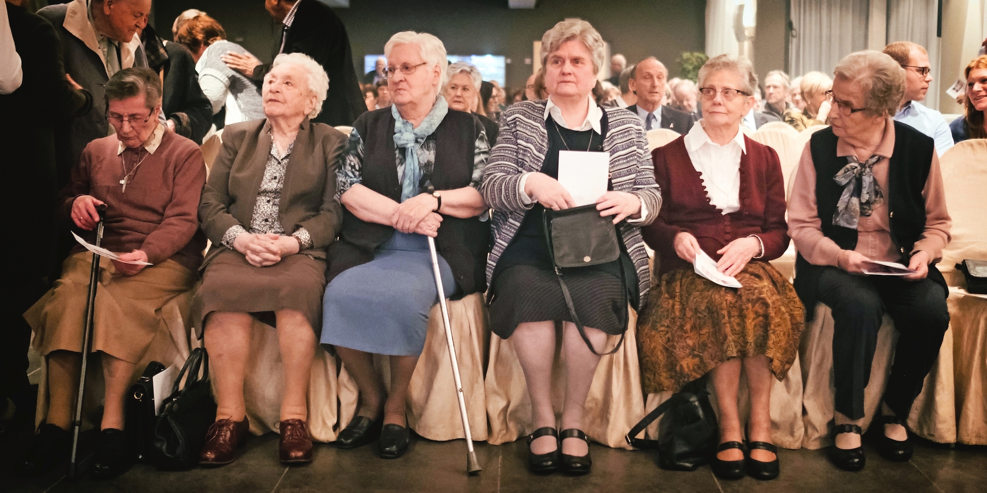 Gasthuiszusters genieten van het afscheid dat hen te beurt valt. © Hugo Van Beveren