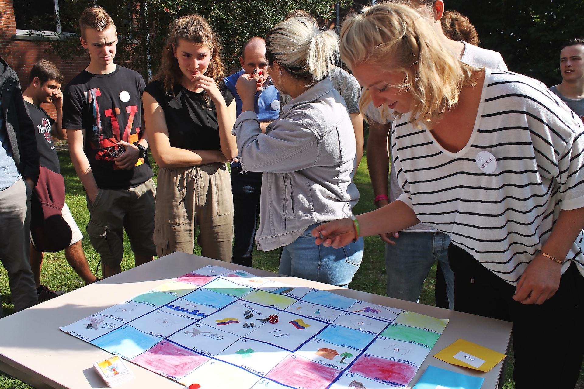 Aan de hand van leuke spelletjes leren de jongeren uit Zandhoven Colombia beter kennen. © Sophie Ghielens