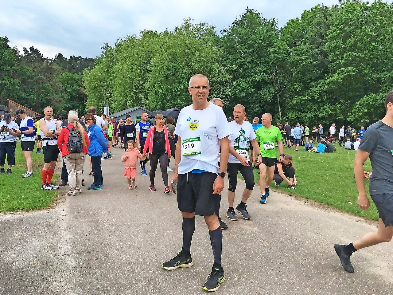 Norbertijn Eric Seghers staat fit en monter aan de start van de Abdijentocht. © Ella Peeters