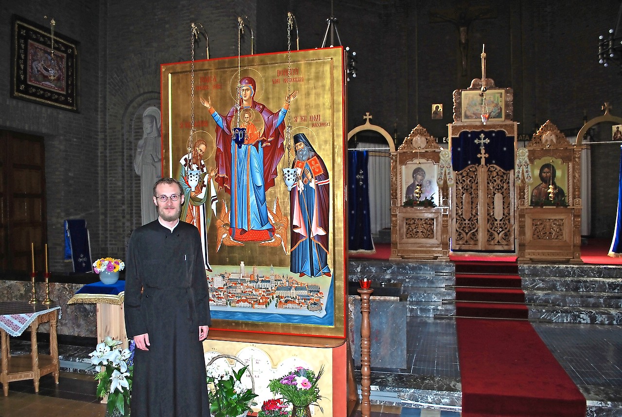 George Valcu is trots op de icoon van Maria die over Antwerpen waakt. © Filip Ceulemans