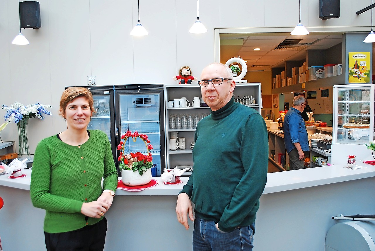 Griet Smaers en Eric Bergs zien het buurtleven in de Geelse deelgemeenten weer opleven. © Filip Ceulemans