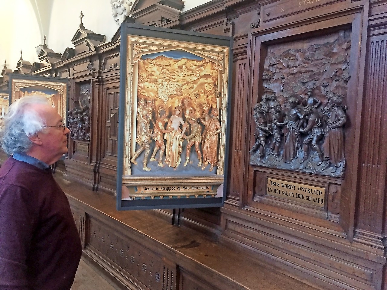 Armand Storck kwam de Engelse dubbelganger van de kruisweg op het spoor en stelde de tentoonstelling samen. © Filip Ceulemans