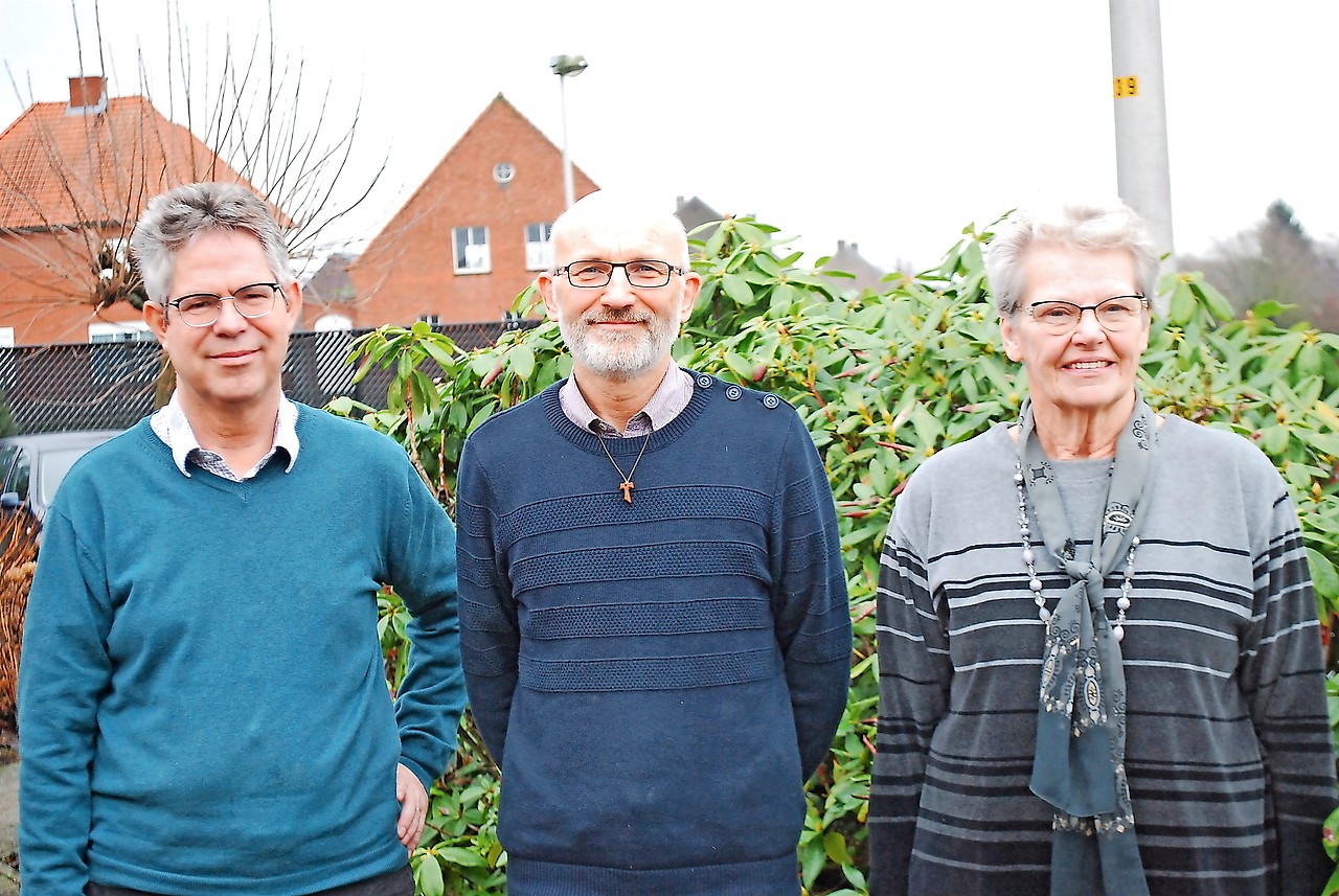 Marcel Pool (links), Karel Verhoeven en Nel de Kiewit werken samen aan de opvang van vluchtelingen. © Filip Ceulemans