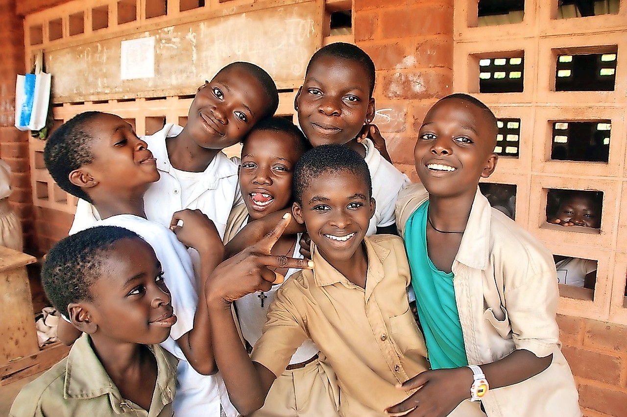 Togo Debout financierde de klaslokalen van deze jongens in de school in Aveta. © Josiane Frans