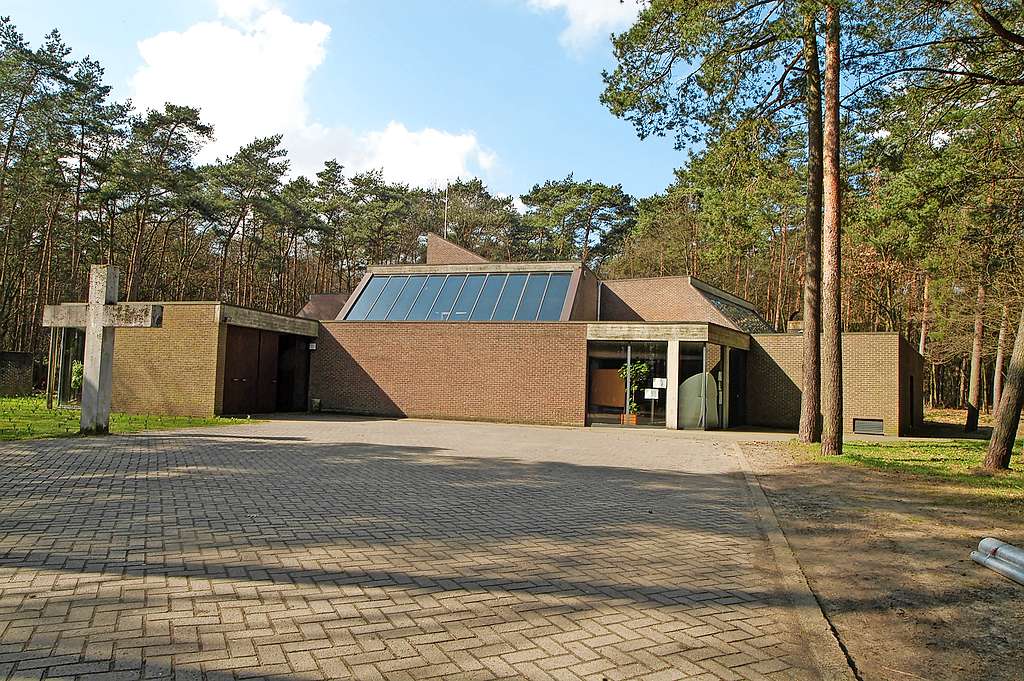 De Sint-Pauluskerk in Malle is één van de mooiste voorbeelden van postconciliaire architectuur. © Toerisme Malle