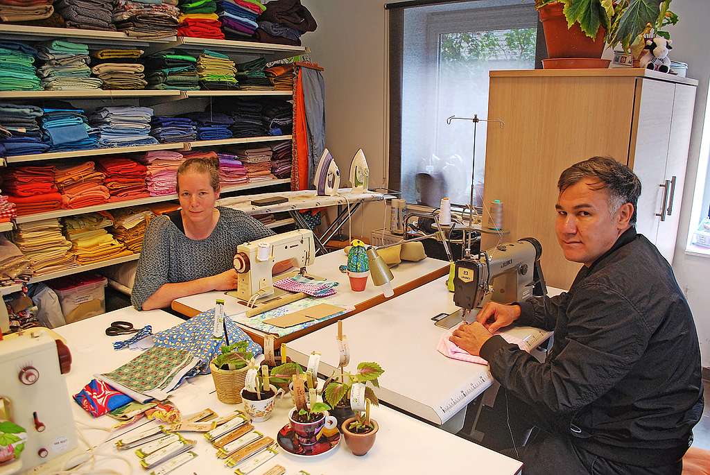 Wanda Rieborn (links): „Het Upcycle-Atelier van PimperNieuw speelt in op de vragen die we krijgen.” © Filip Ceulemans